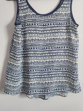 Sleeveless Navy and White Patterned Tank Top